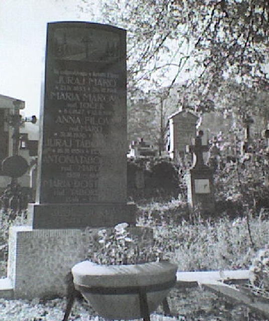 Maro pomnik na cintorine.jpg Maro pomnik na cintorine.jpg