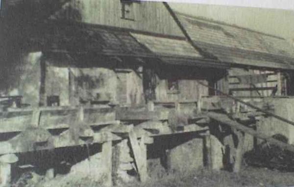 Kov��ikovsk� mlyn na stanici.jpg