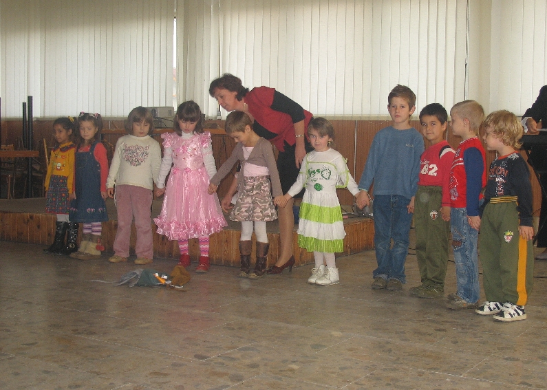 2008 - 12 Vyst�penie det� z M� pre d�chodcov