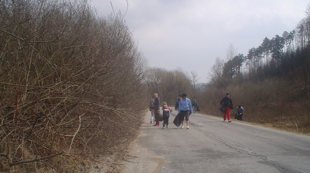 2011 - 03 Jarn� upratovanie v extravil�ne na�ej obce