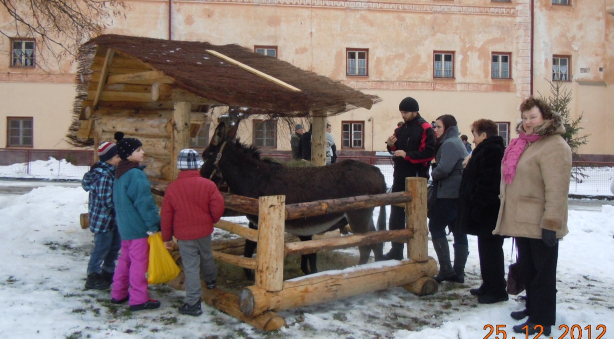 2012 - 12 Koledy pred kostolom Panny Mrie