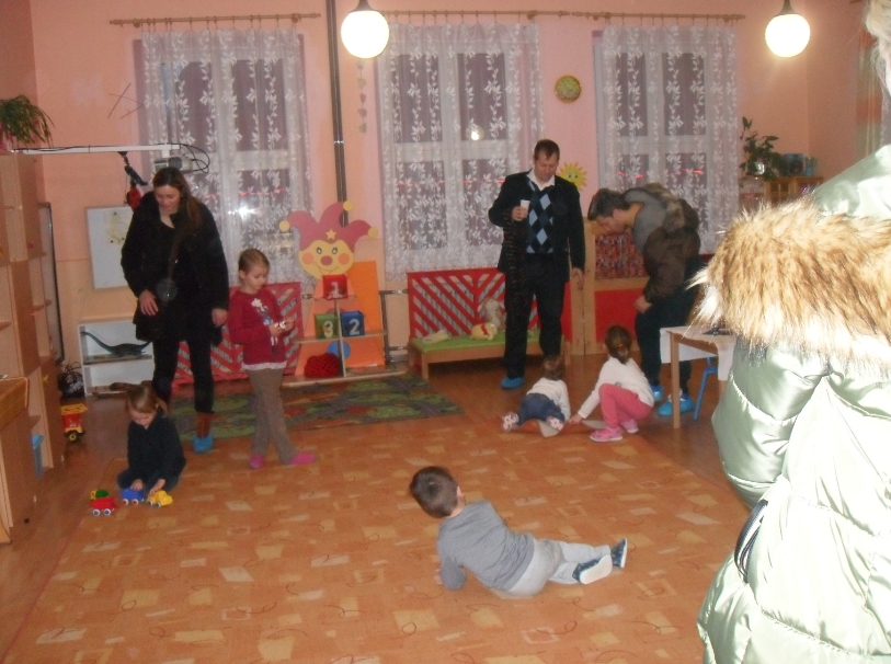 2015 - 12 De� otvoren�ch dver�