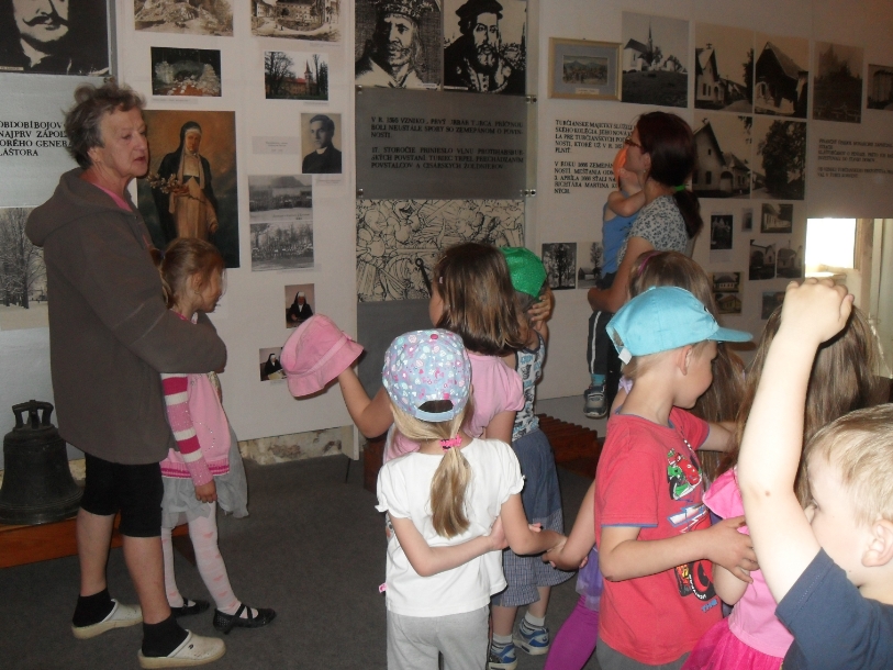 2016 - 06 N�v�teva pred�kol�kov v Pam�tnej izbe