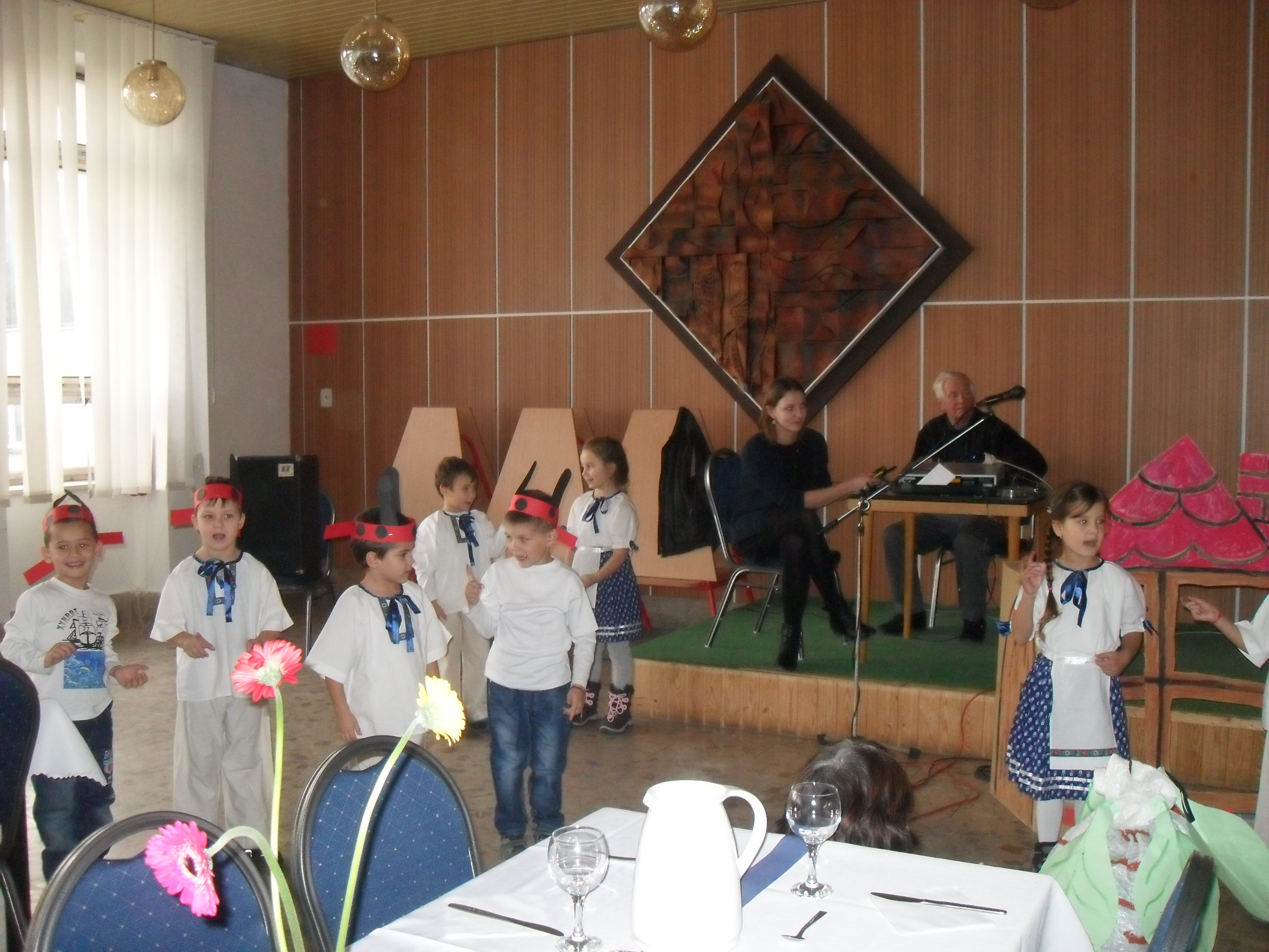 2016 - 11 Kult�rny program det� M� - Posedenie pre d�chodcov