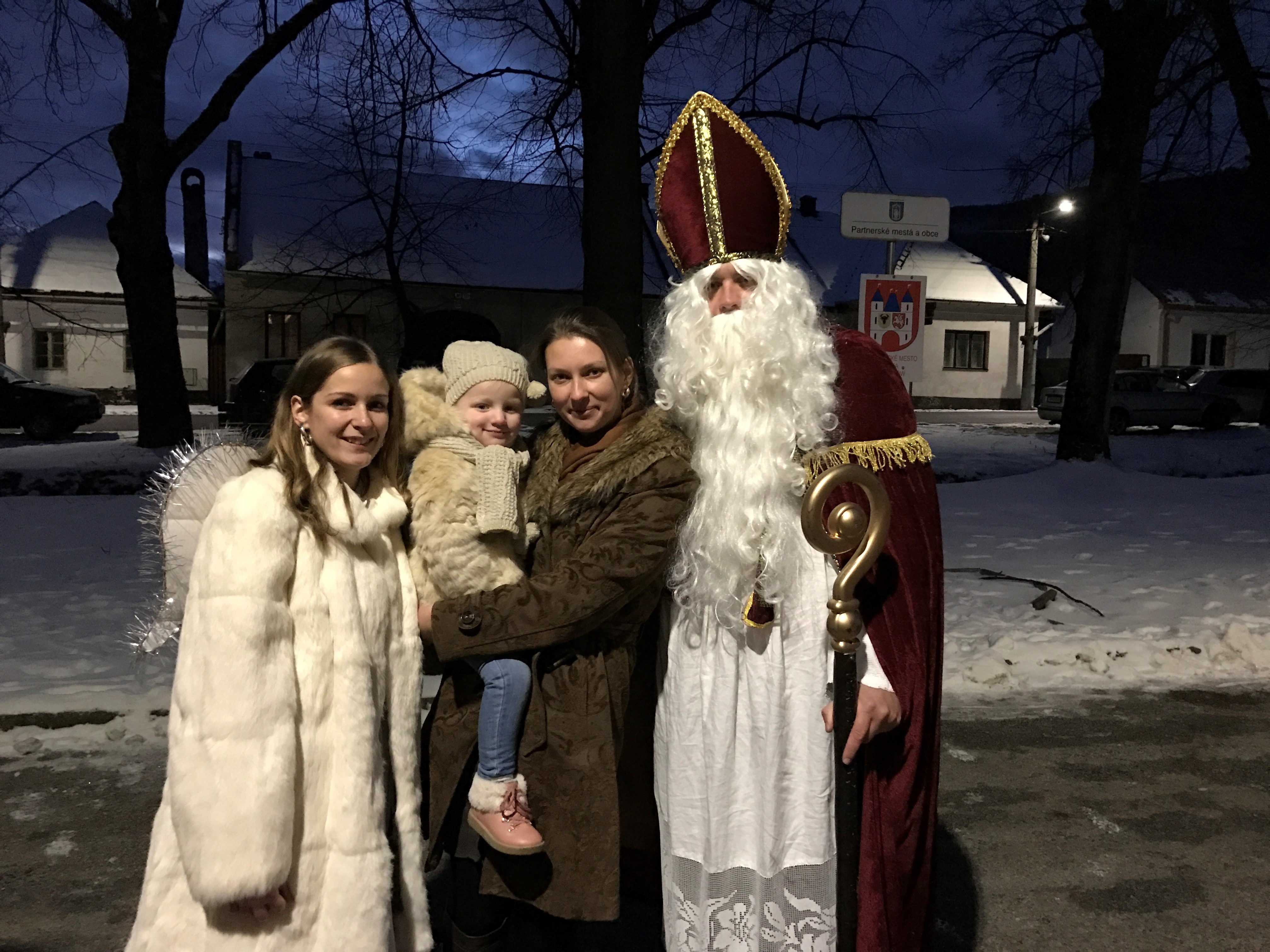 2016 - 12 Mikul v obci