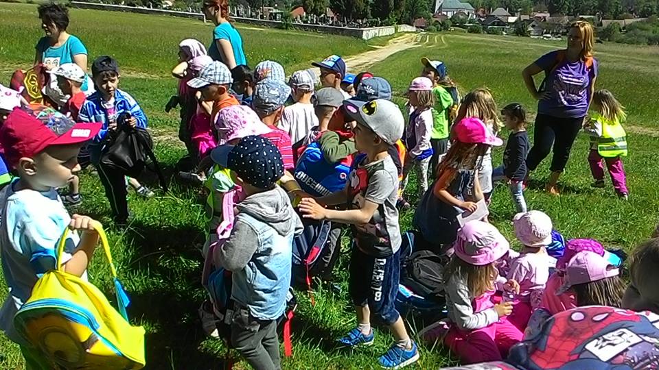 2017 - 05 T��de� detsk�ch radost� (1. de�): odha�ovanie pir�tskeho pokladu a turistick� vych�dzka